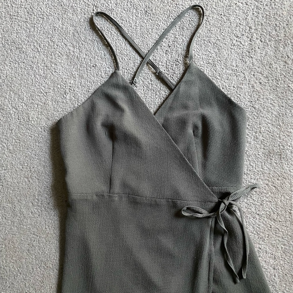 TOBI HANNAH DEEP V-NECK WRAP SHIFT DRESS in SAGE GREEN - Picture 2 of 6